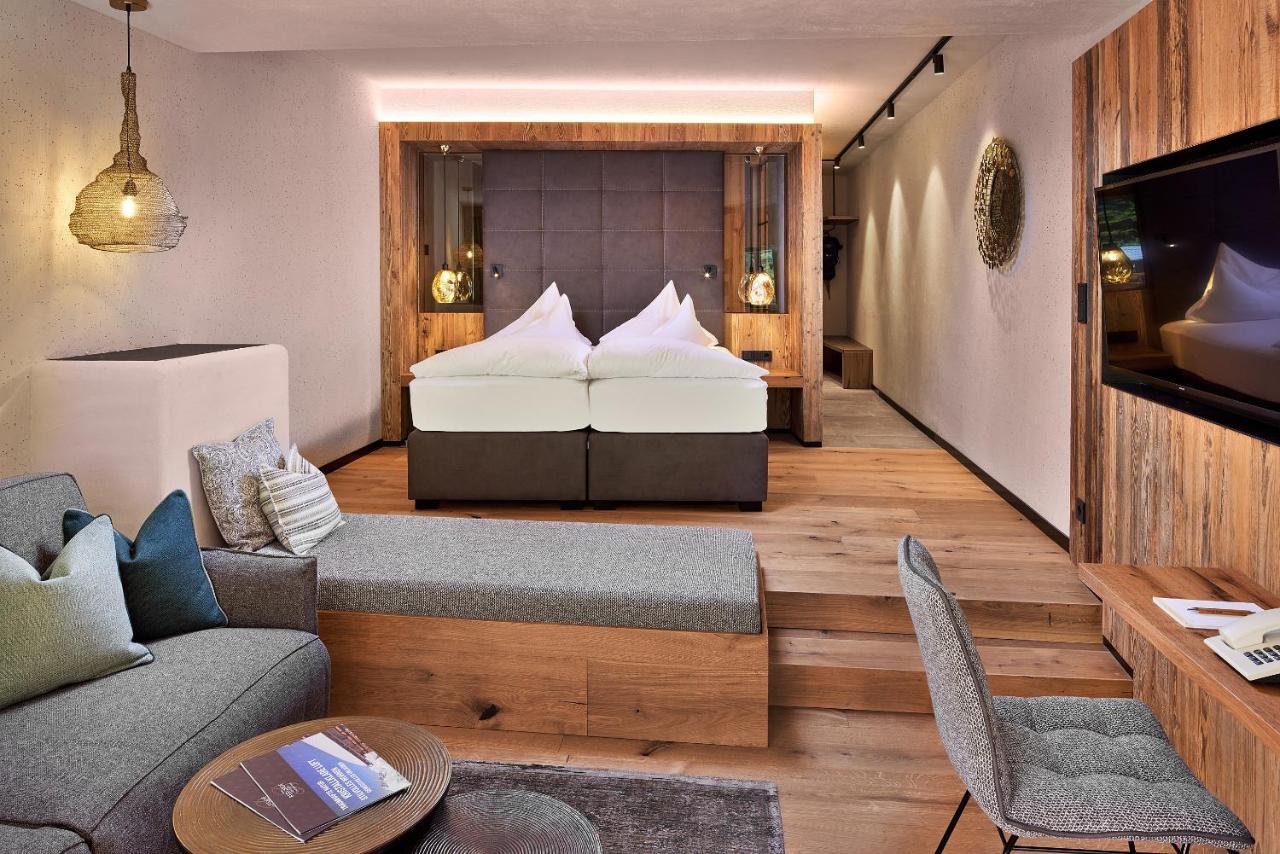 Hotel Berghof Crystal & Sports