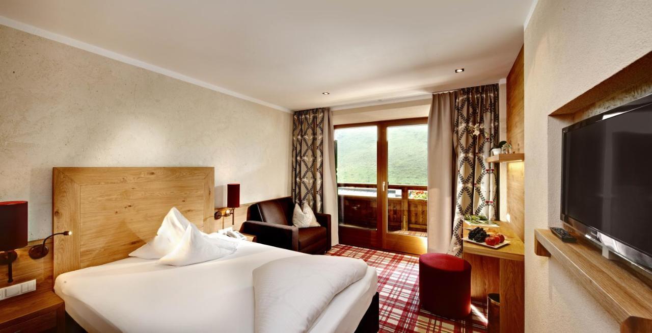 Hotel Berghof Crystal & Sports 4*