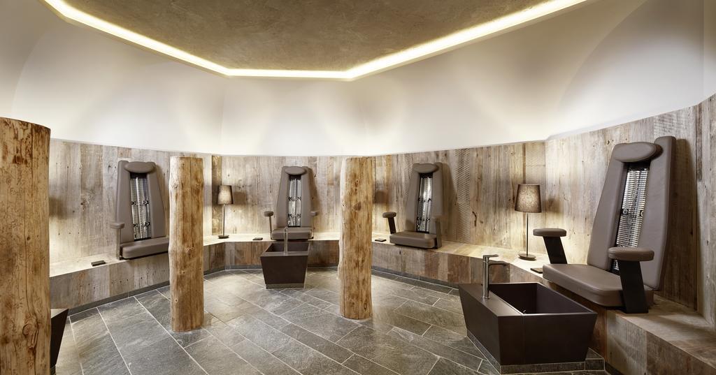 Hotel Berghof Crystal & Sports