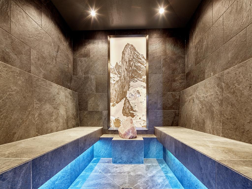 Hotel Berghof Crystal & Sports