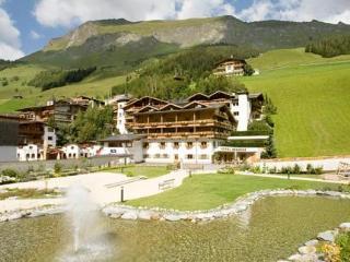Hotel Berghof Crystal & Sports 4*