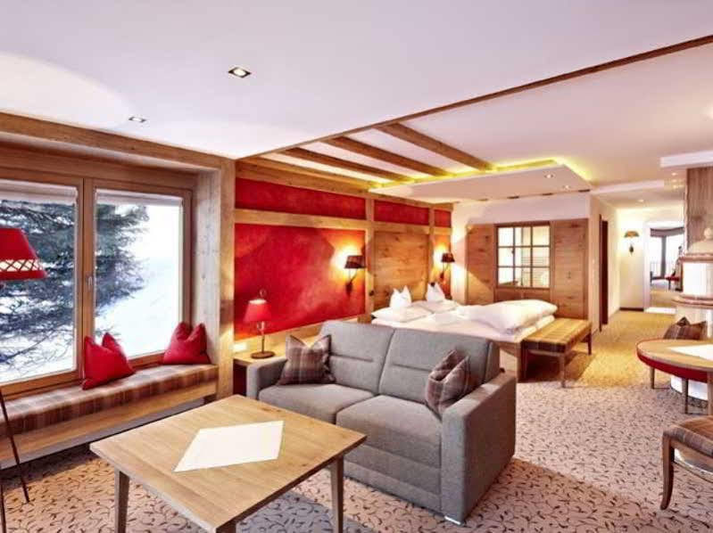 Hotel Berghof Crystal & Sports