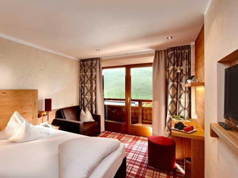 Berghof Crystal & Sports 4*